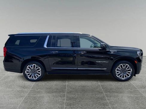 Used 2023 GMC Yukon XL Denali Ultimate AWD/4WD image 6