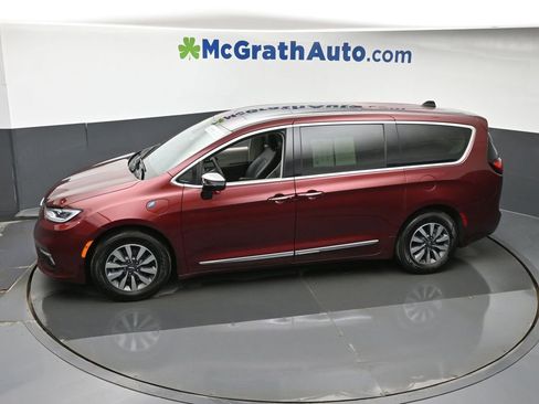 Used 2023 Chrysler Pacifica Limited image 18