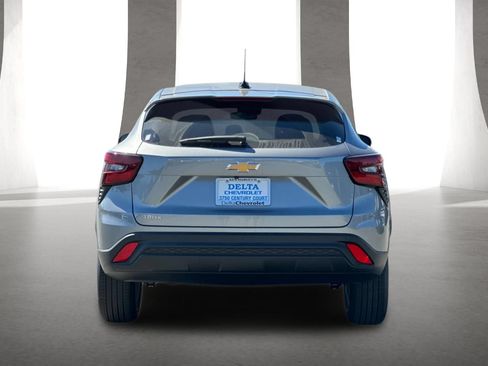 New 2026 Chevrolet Trax LS w/ LS Convenience Package FWD image 5