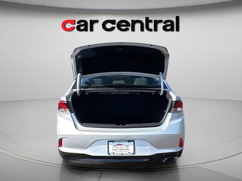 Used 2018 Hyundai Sonata SE w/ Cargo Package FWD image 9
