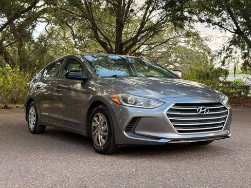 Used 2018 Hyundai Elantra SE FWD image 3