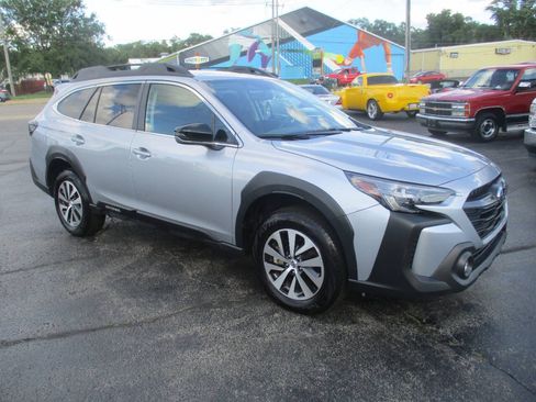 Used 2025 Subaru Outback Premium AWD/4WD image 10