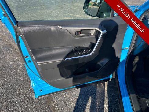 Used 2019 Toyota RAV4 LE image 11
