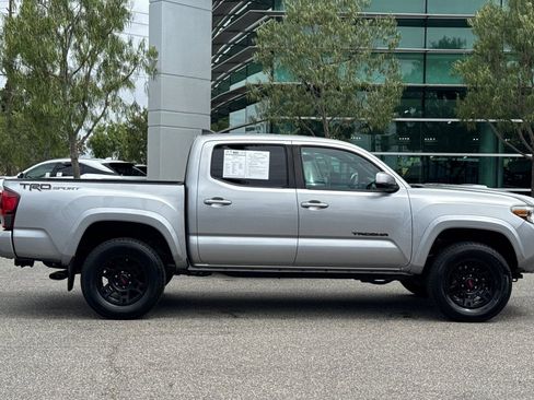 Used 2019 Toyota Tacoma TRD Sport w/ Technology Package RWD image 3