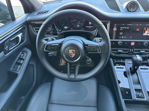 Certified 2026 Porsche Macan AWD/4WD image 16