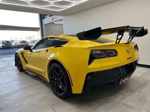 Used 2019 Chevrolet Corvette ZR1 w/ Chrome Badge Package RWD image 3