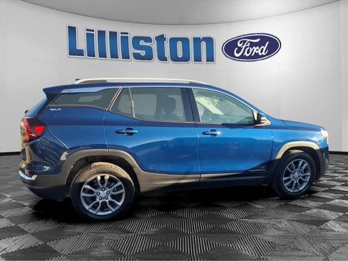 Used 2023 GMC Terrain SLT image 2