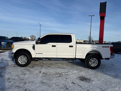 Used 2017 Ford F250 XLT image 2