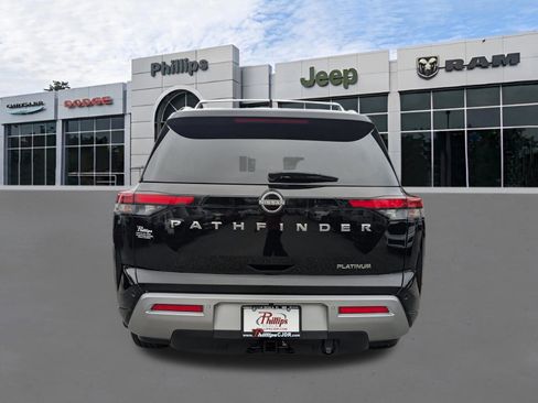 Used 2024 Nissan Pathfinder Platinum FWD image 4
