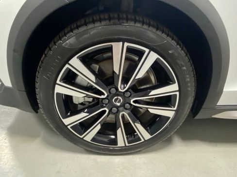 Used 2025 Volvo V60 B5 Cross Country Ultra AWD/4WD image 5