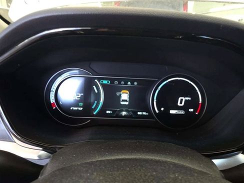 Used 2022 Kia Niro EX FWD image 7