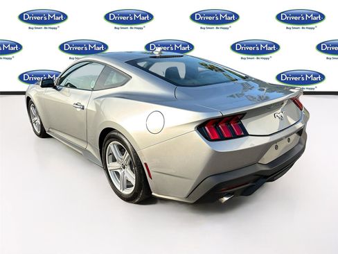 Used 2026 Ford Mustang Premium RWD image 5