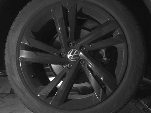 Used 2024 Volkswagen Tiguan SE R-Line image 10