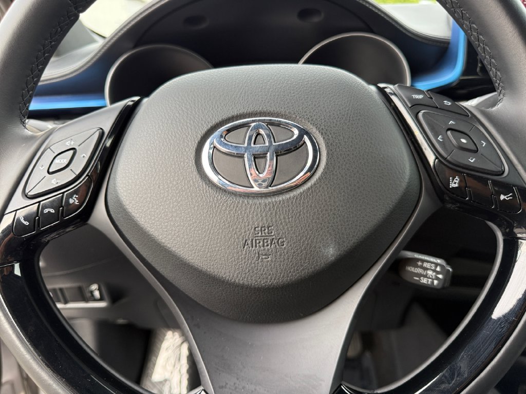 Used 2019 Toyota C-HR XLE FWD image 18