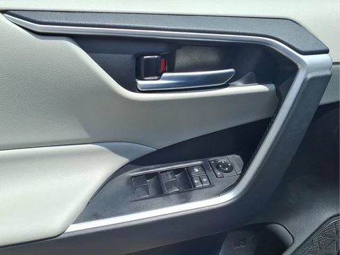 Used 2021 Toyota RAV4 XLE AWD/4WD image 11