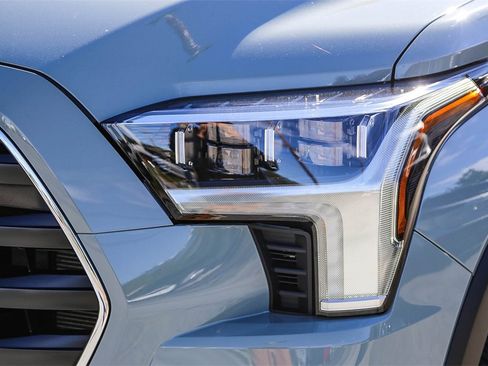 Used 2025 Toyota Sequoia Platinum image 4