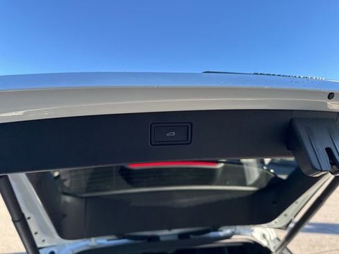 New 2026 Volkswagen Tiguan SE R-Line image 9