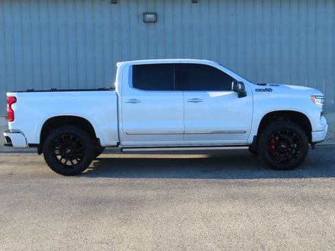 Used 2024 Chevrolet Silverado 1500 High Country AWD/4WD image 2