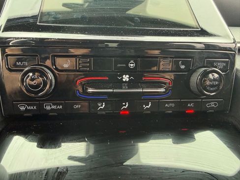 Used 2025 Jeep Grand Cherokee Altitude image 18