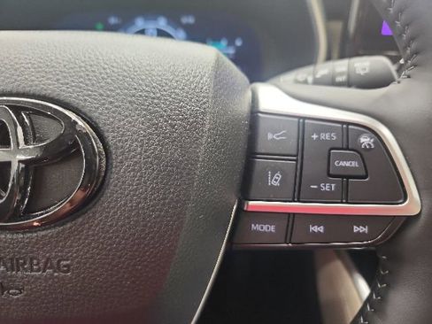 Used 2025 Toyota Highlander Limited AWD/4WD image 63