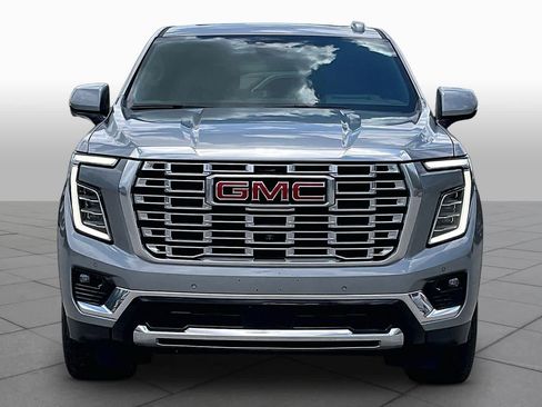 Used 2025 GMC Yukon XL Denali w/ Denali Reserve Package RWD image 3