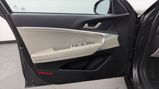 Used 2023 Genesis G70 2.0T RWD image 13