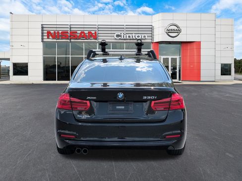 Used 2018 BMW 330i xDrive Sedan AWD/4WD image 4
