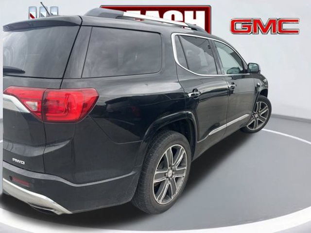 Used 2017 GMC Acadia Denali w/ Technology Package AWD/4WD image 4