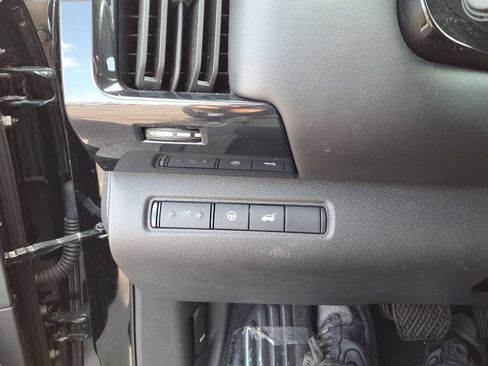 Used 2025 Nissan Pathfinder SV AWD/4WD image 17