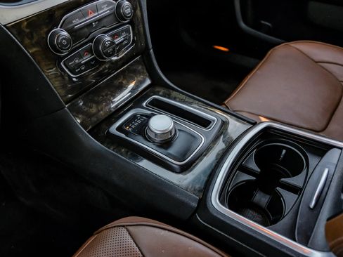 Used 2019 Chrysler 300 Limited image 29