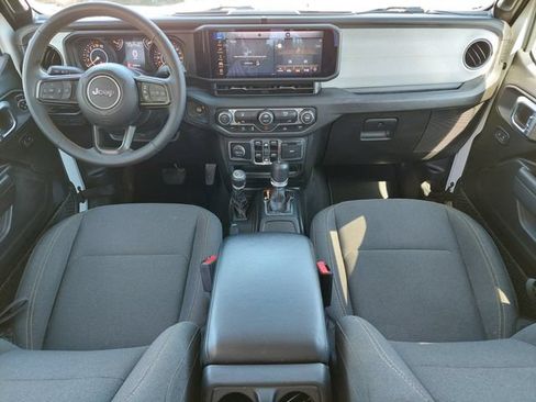 Used 2025 Jeep Gladiator Sport AWD/4WD image 3
