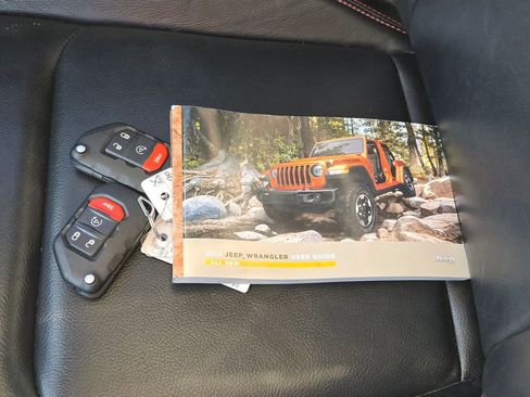 Used 2018 Jeep Wrangler Unlimited Rubicon w/ Safety Group AWD/4WD image 13