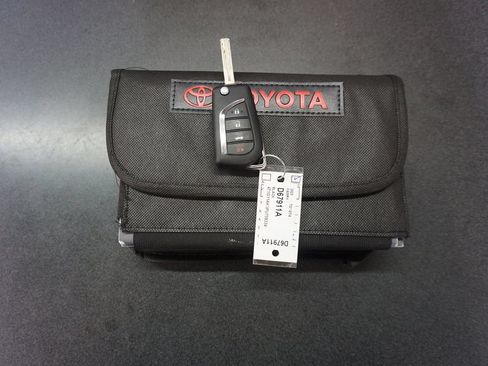 Used 2023 Toyota Camry SE FWD image 18