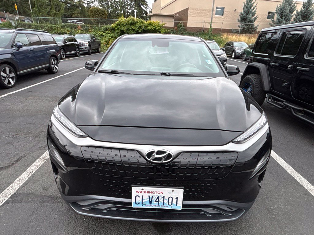 Certified 2021 Hyundai Kona Limited w/ Cargo Package FWD image 2