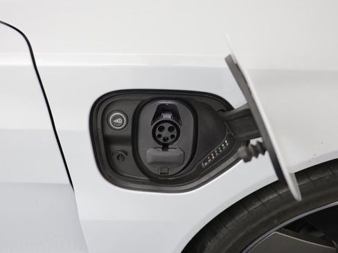 Used 2024 Audi e-tron GT Prestige AWD/4WD image 23