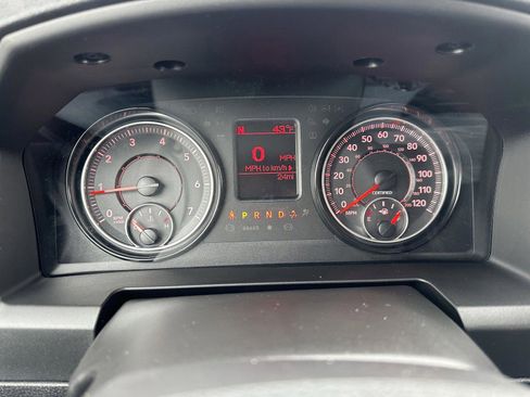 Used 2023 RAM 1500 4x4 Crew Cab Classic w/ Chrome Appearance Group image 17