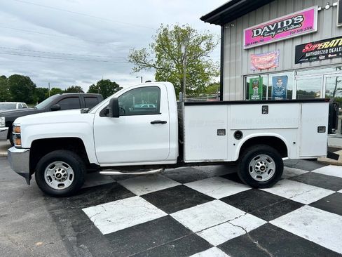 Used 2015 Chevrolet Silverado 2500 W/T AWD/4WD image 2