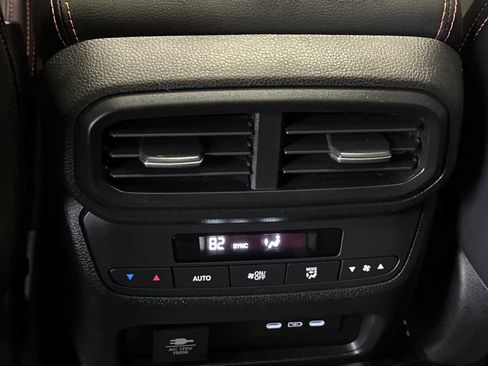 Used 2024 Honda Pilot TrailSport image 14