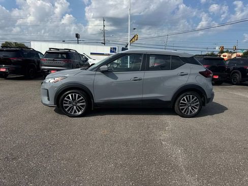 Used 2023 Nissan Kicks SV FWD image 8