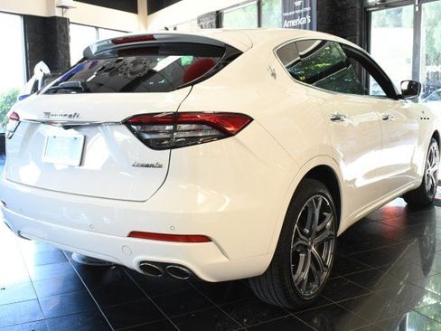 Used 2023 Maserati Levante GT AWD/4WD image 14
