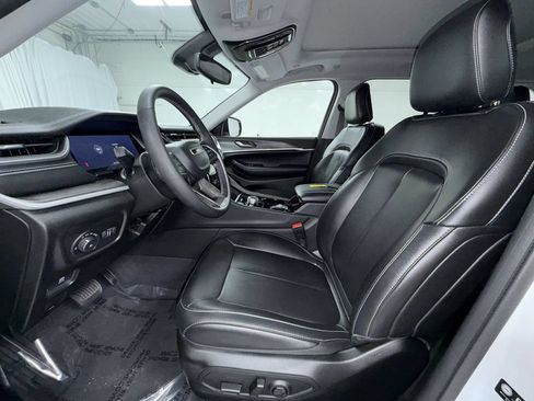 Used 2023 Jeep Grand Cherokee Limited AWD/4WD image 4