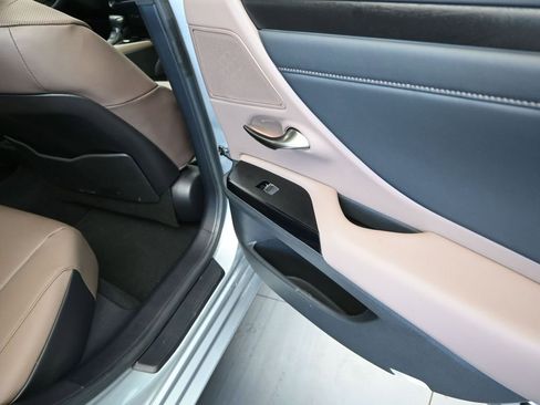 Certified 2025 Lexus ES 350 w/ Premium Package image 21