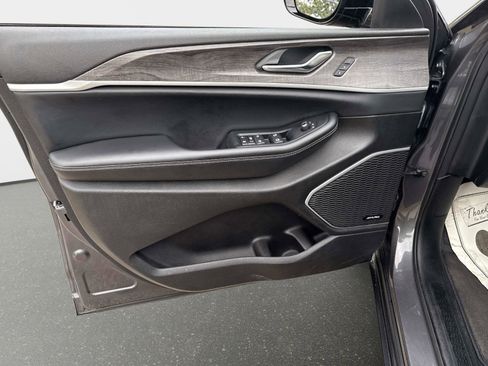 Used 2024 Jeep Grand Cherokee Limited 4xe image 18