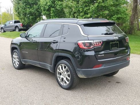Used 2022 Jeep Compass Latitude AWD/4WD image 3