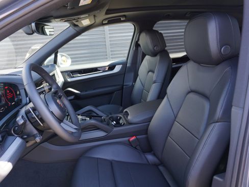 New 2026 Porsche Cayenne image 5