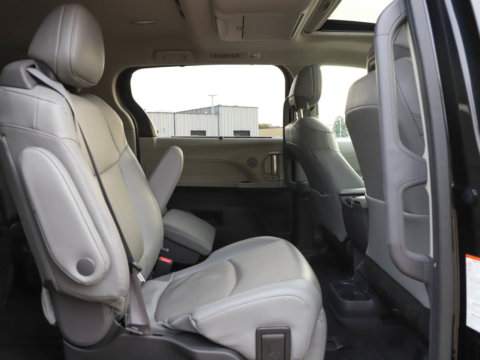 Used 2024 Toyota Sienna Limited AWD/4WD image 12