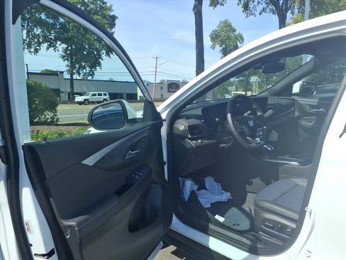 Used 2025 Buick Envista Sport Touring w/ Convenience I Package FWD image 9