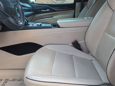 Used 2023 Cadillac Escalade Premium Luxury AWD/4WD image 6