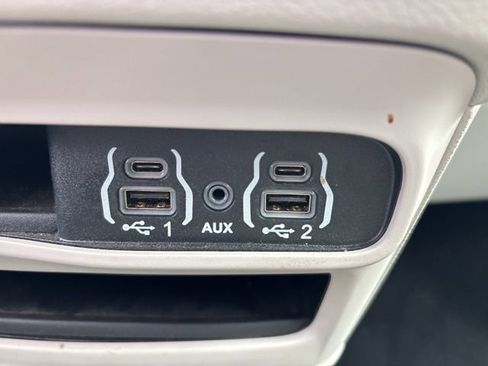 Used 2024 Chrysler Pacifica Touring-L image 24