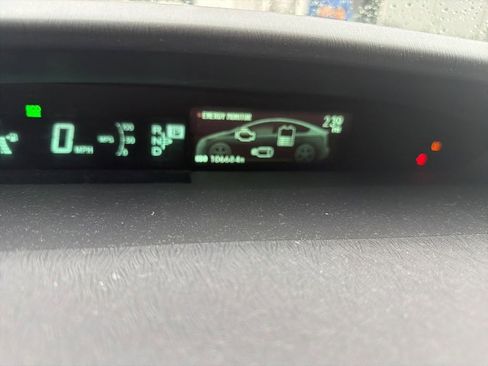 Used 2014 Toyota Prius Two FWD image 2